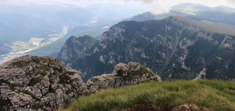 Sinaia văzută de pe munte